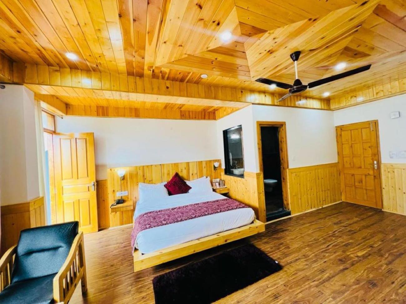 Hotel Sakura Palace Manali  Exterior photo